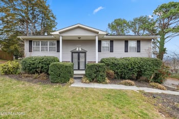 12208 W Kings Gate Rd, Farragut, TN 37934