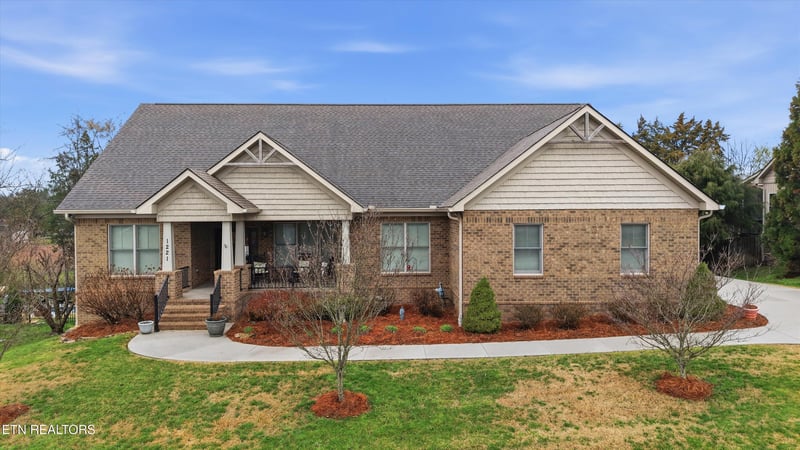 1221 Brighton Dr, Alcoa, TN 37701
