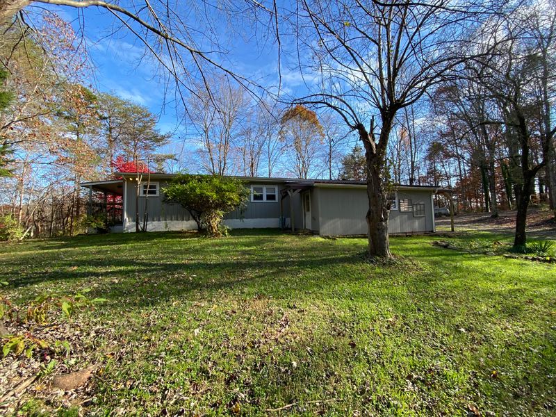 1221 Gamble Dr, Heiskell, TN 37754