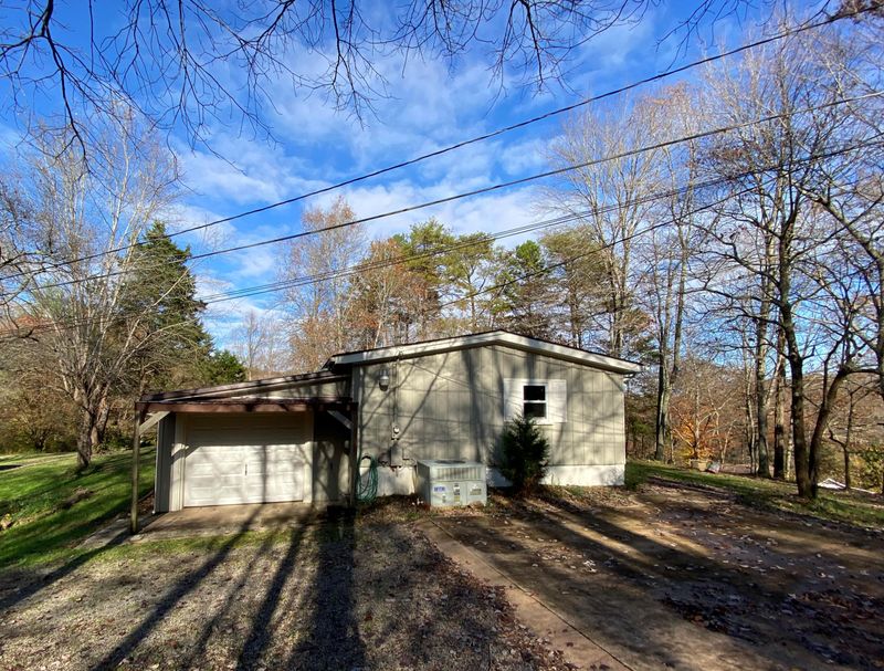 1221 Gamble Dr, Heiskell, TN 37754