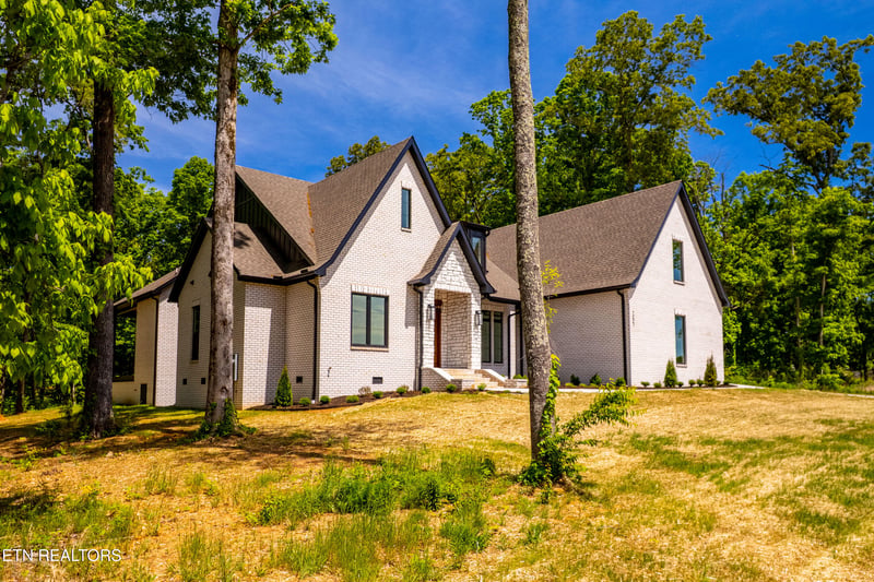 1221 Kellys View Dr, Greenback, TN 37742