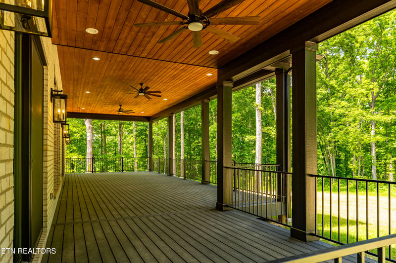 1221 Kellys View Dr, Greenback, TN 37742