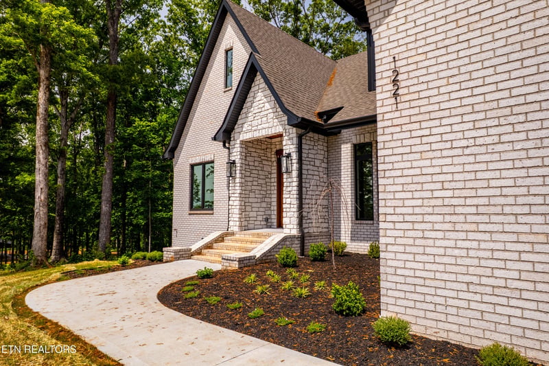 1221 Kellys View Dr, Greenback, TN 37742