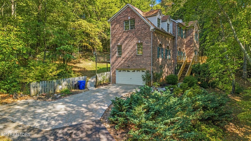 1221 Night Hawk Ln, Knoxville, TN 37923