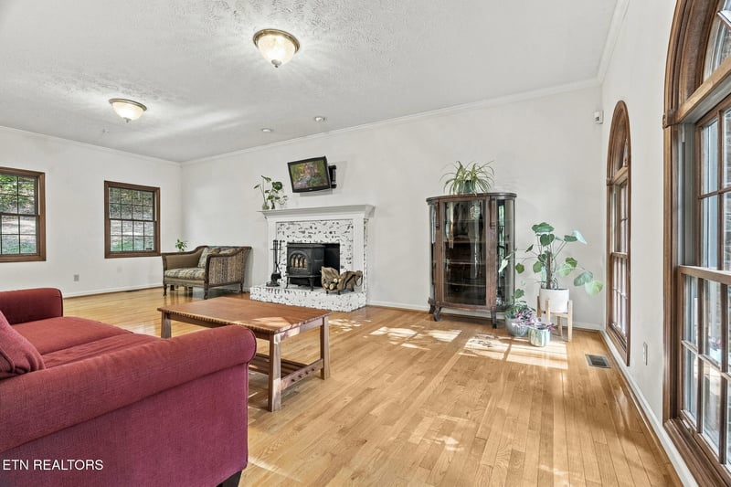 1221 Night Hawk Ln, Knoxville, TN 37923