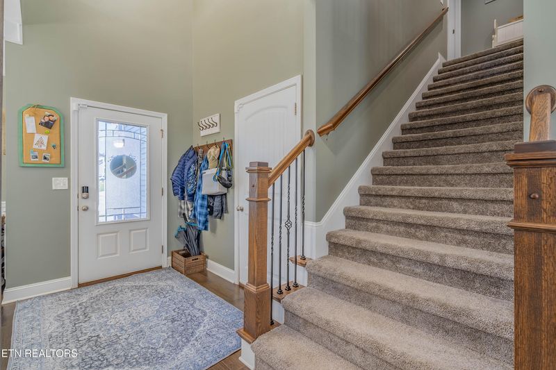 1221 Sky Top Ln, Powell, TN 37849