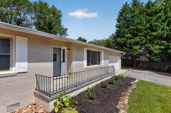 1221 Southbreeze Cir, Knoxville, TN 37919