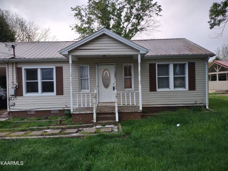 1221 Spring St, Philadelphia, TN 37846