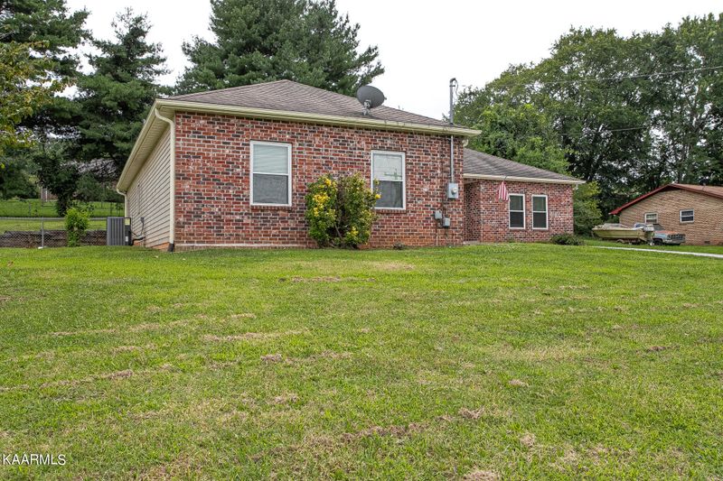 1221 Topside Road Rd, Louisville, TN 37777
