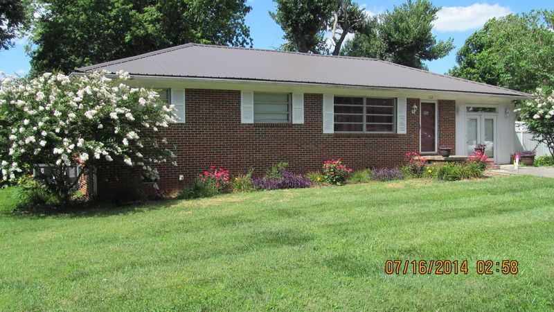 1222 Dossett St, Athens, TN 37303