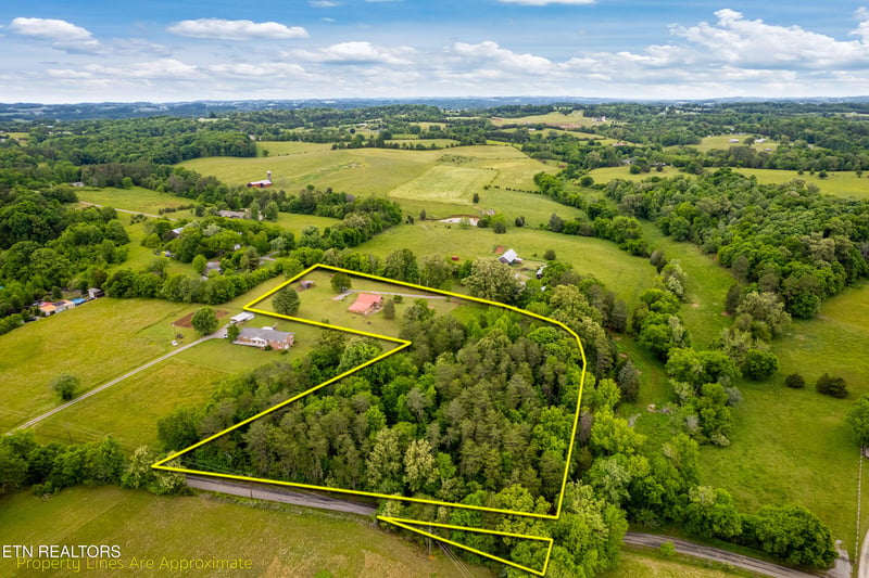 1222 Mini Huskey Rd, Maryville, TN 37801