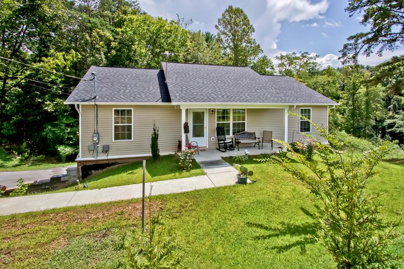 1222 Tramel Rd, Sevierville, TN 37862