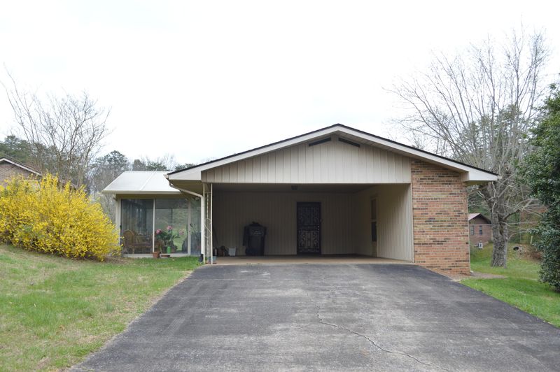 1222 Village Dr, Sevierville, TN 37862