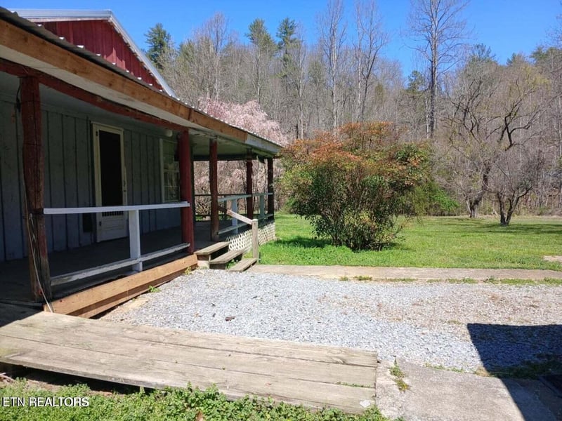 1223 Rocky Flats Rd, Cosby, TN 37722