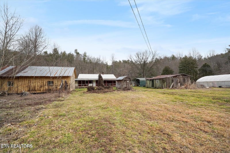 1223 Rocky Flats Rd, Cosby, TN 37722