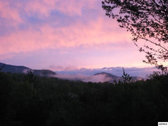 1223 Ski View Ln, Sevierville, TN 37876