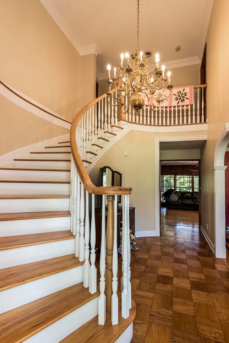 1224 Ridgeview Dr, Clinton, TN 37716