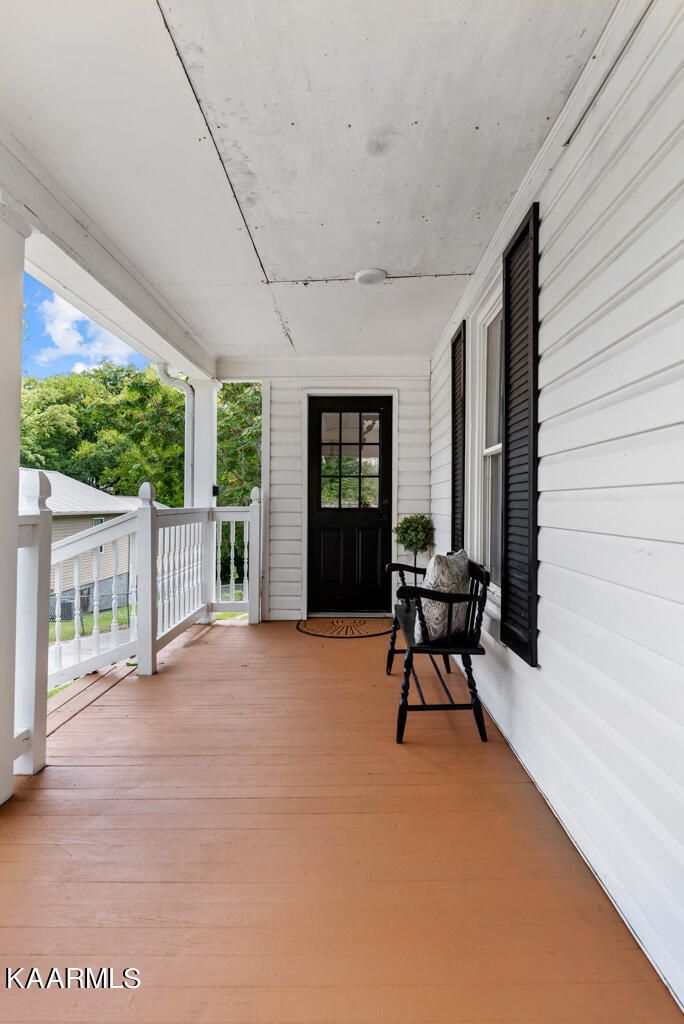 1226 E Harper Ave, Maryville, TN 37804