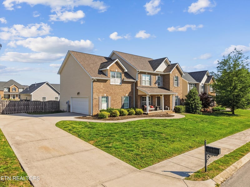 1227 Meadowmist Ln, Maryville, TN 37804