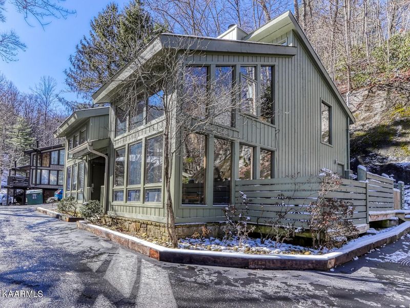 1228 Ski Mountain Rd #2, Gatlinburg, TN 37738
