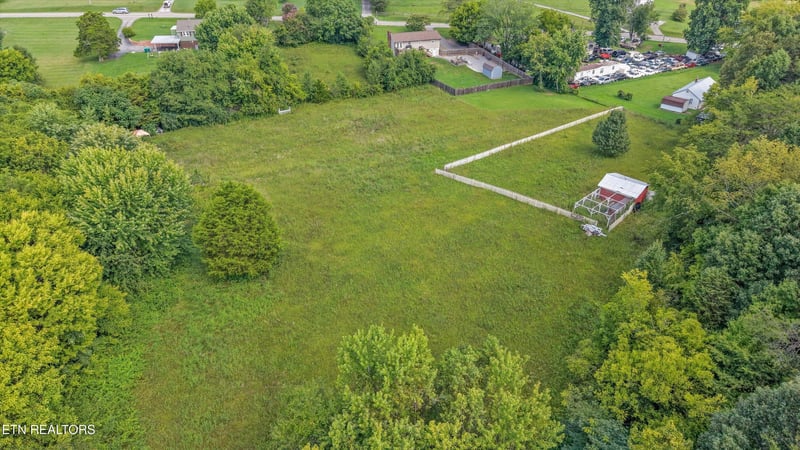 1229 W Hunt Rd, Maryville, TN 37801
