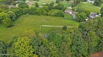 1229 W Hunt Rd, Maryville, TN 37801