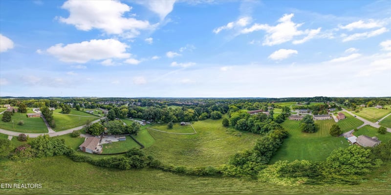 1229 W Hunt Rd, Maryville, TN 37801