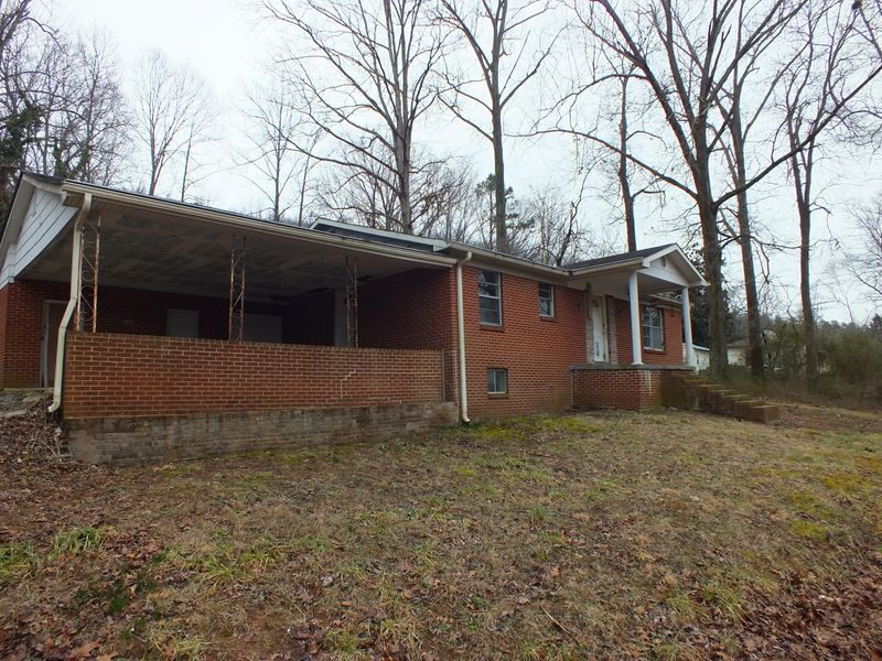 123 Allen Rd, Harriman, TN 37748