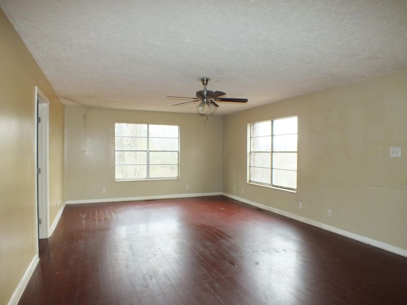 123 Allen Rd, Harriman, TN 37748