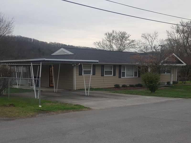 123 Briar Rd, Oak Ridge, TN 37830