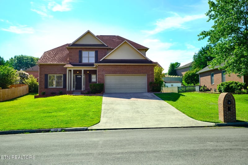 123 Capital Cir, Oak Ridge, TN 37830