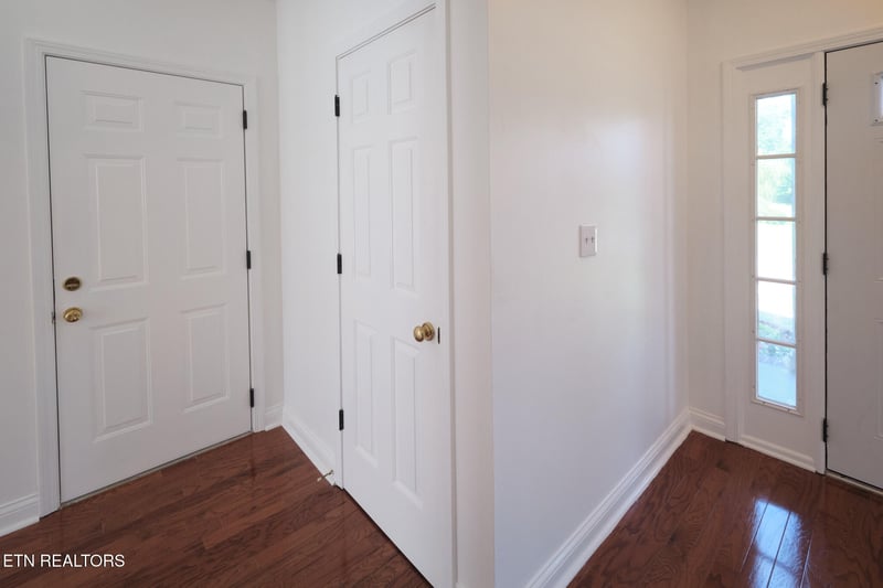 123 Capital Cir, Oak Ridge, TN 37830
