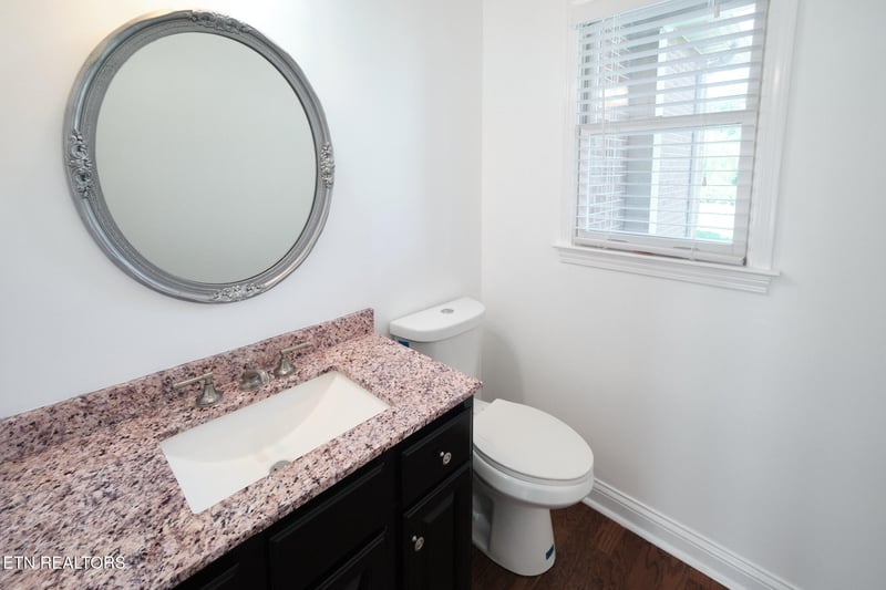 123 Capital Cir, Oak Ridge, TN 37830
