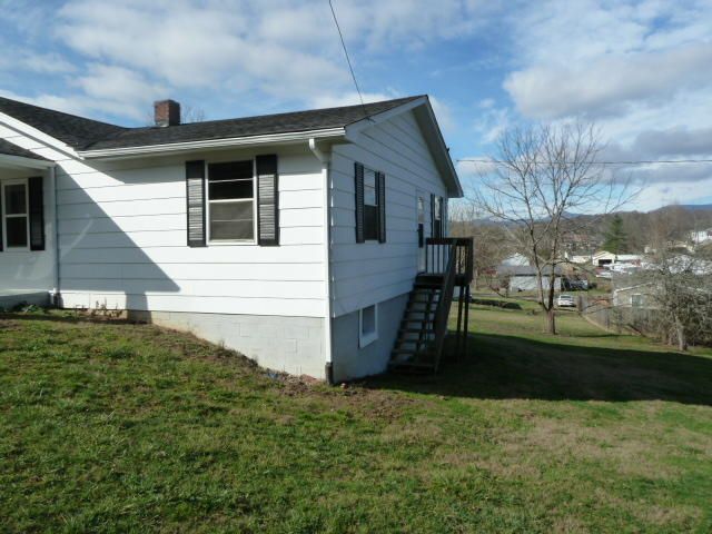 123 Carden Farm Dr, Clinton, TN 37716