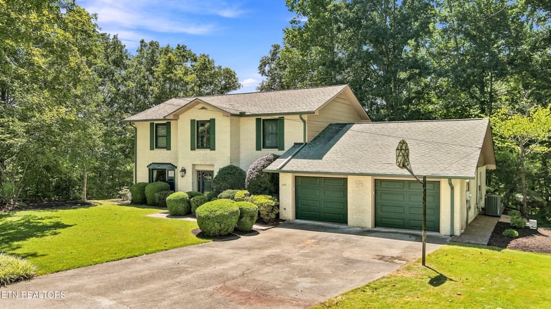 123 Garnet Ln, Oak Ridge, TN 37830
