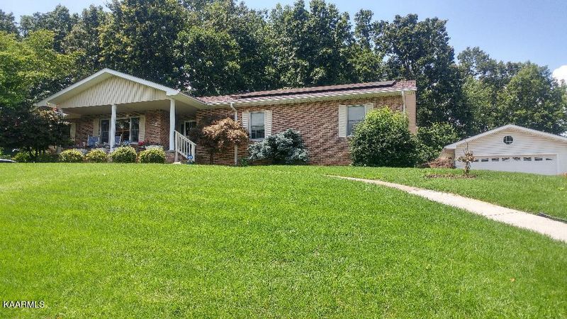 123 Hendrix Dr, Oak Ridge, TN 37830