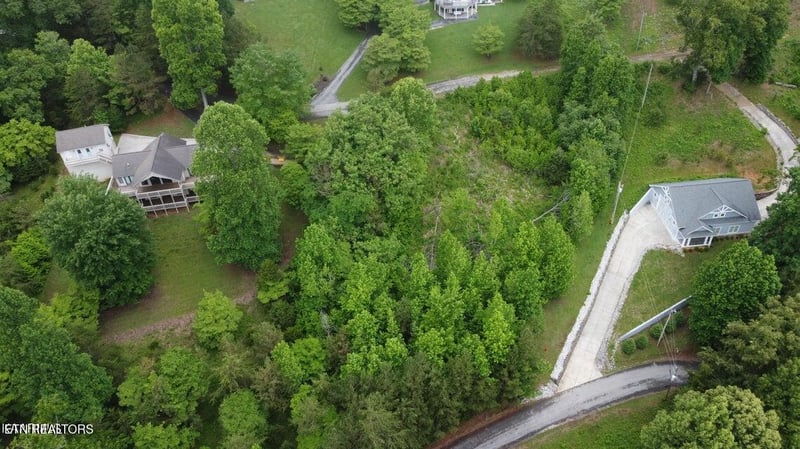 123 Hilty Head Ln, Lafollette, TN 37766