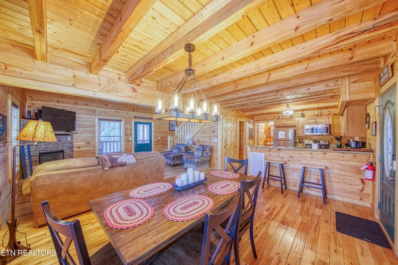 123 Laurel Way, Gatlinburg, TN 37738