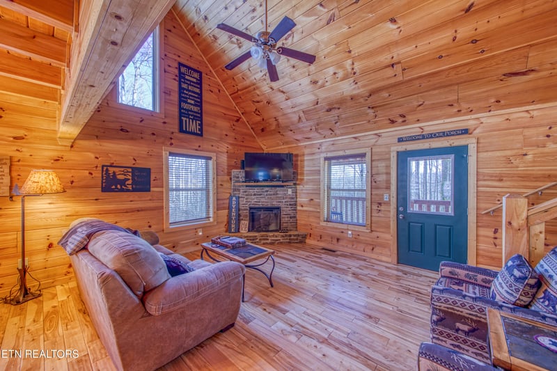 123 Laurel Way, Gatlinburg, TN 37738