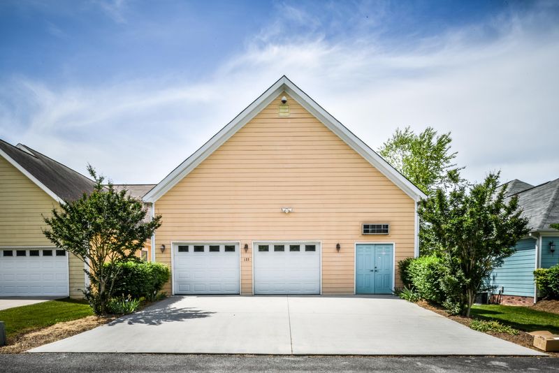 123 Liberty Ct, Oak Ridge, TN 37830