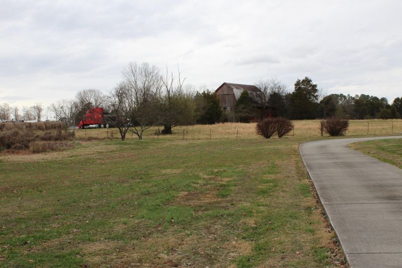 123 Oliver Dr, Madisonville, TN 37354