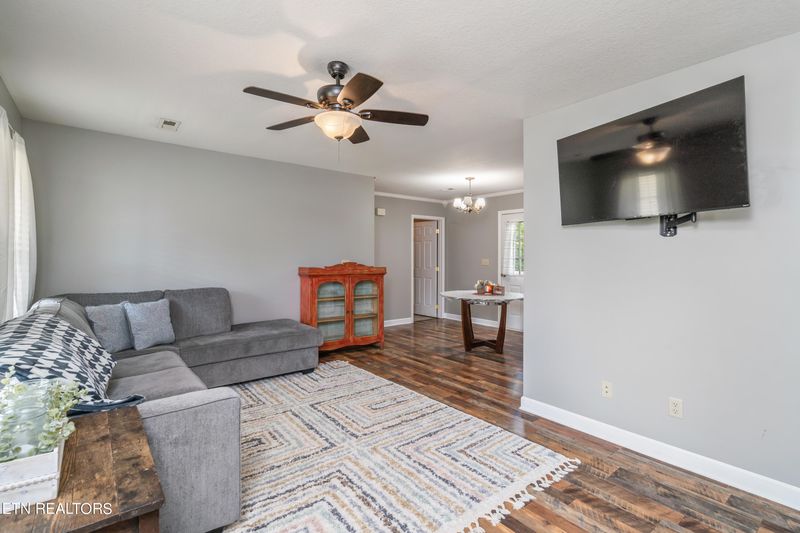 123 Reagan Ln, Lafollette, TN 37766