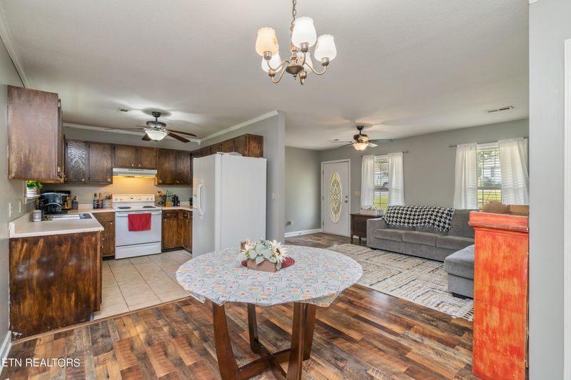 123 Reagan Ln, Lafollette, TN 37766