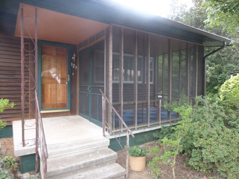 123 S Alabama Rd, Oak Ridge, TN 37830