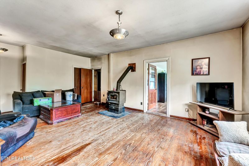 123 Sexton Ln, Clinton, TN 37716