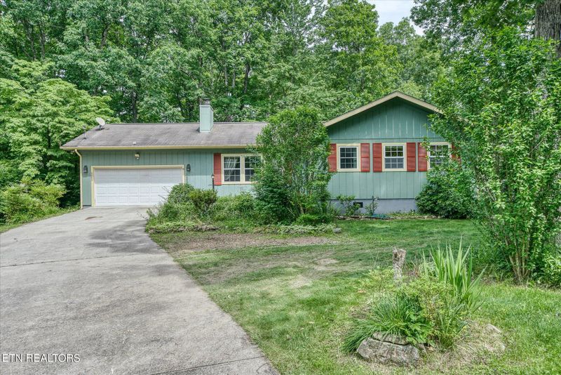 123 Snead Dr, Crossville, TN 38558
