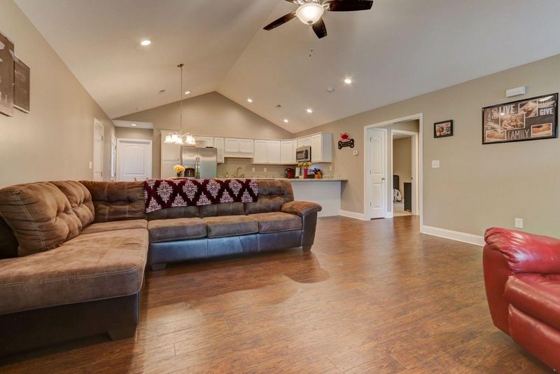 123 Stowers Dr, Corryton, TN 37721