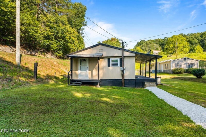 123 Sweat Ln, Lafollette, TN 37766