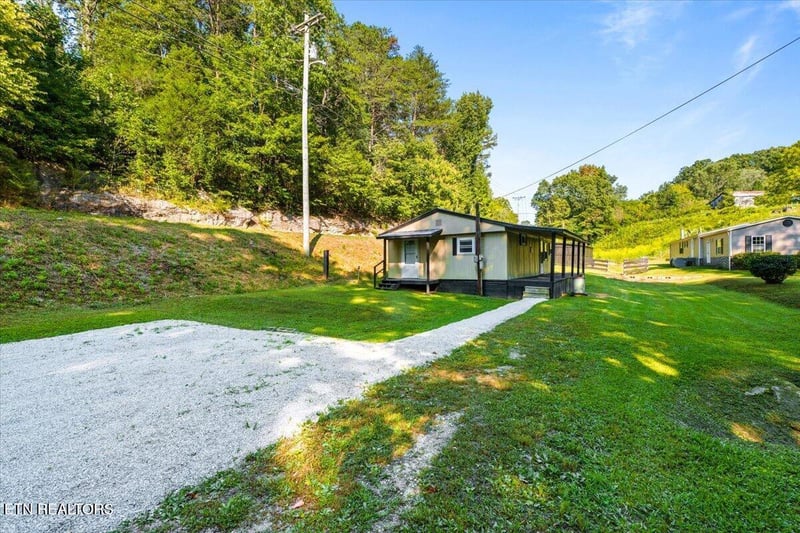 123 Sweat Ln, Lafollette, TN 37766