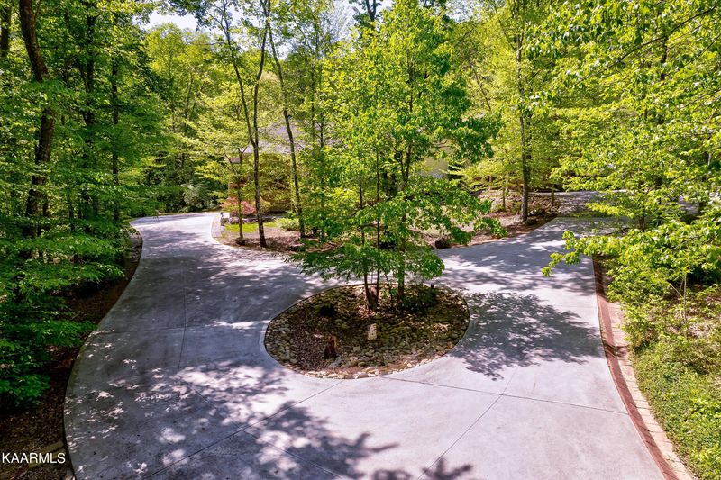 123 Tamara Ln, Oak Ridge, TN 37830